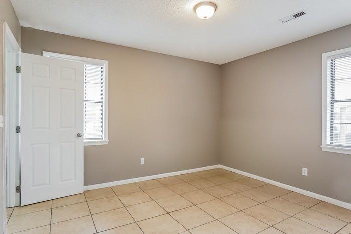 110 Cambridge Cir - Photo 7 of 12