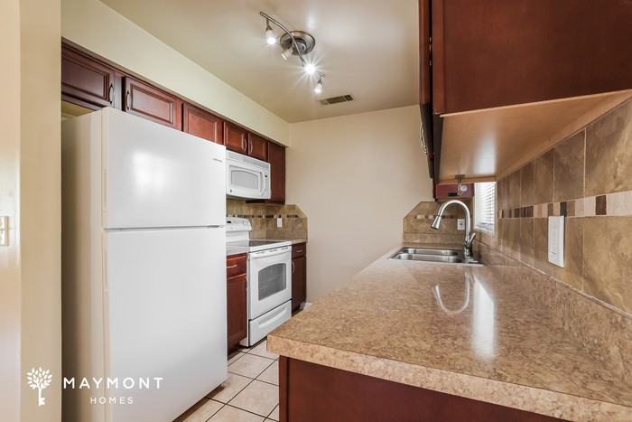 4881 Stony Brook Ln - Photo 5 of 11