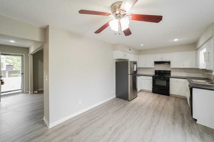 509 16th Ave S - Photo 6 of 12