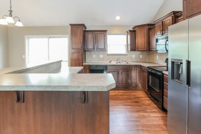 605 Marguerite St - Photo 3 of 10