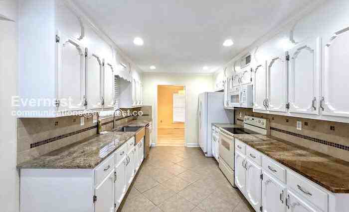 1828 Jacobs Ln - Photo 3 of 29