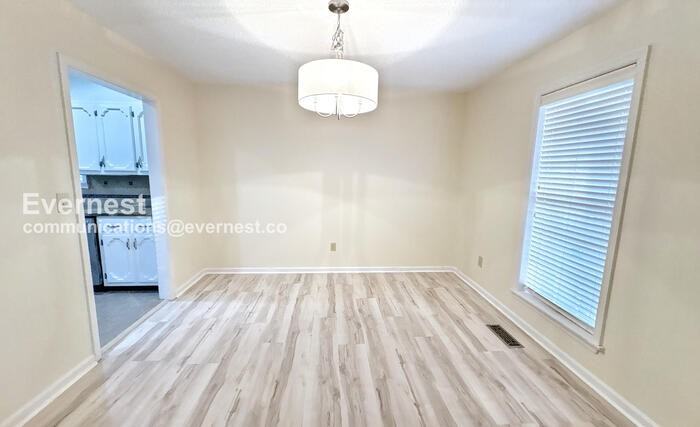 1828 Jacobs Ln - Photo 6 of 29