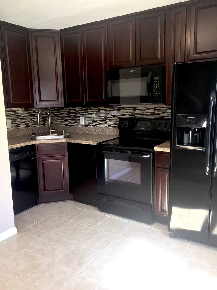 915 Green St #915 - Photo 4 of 11