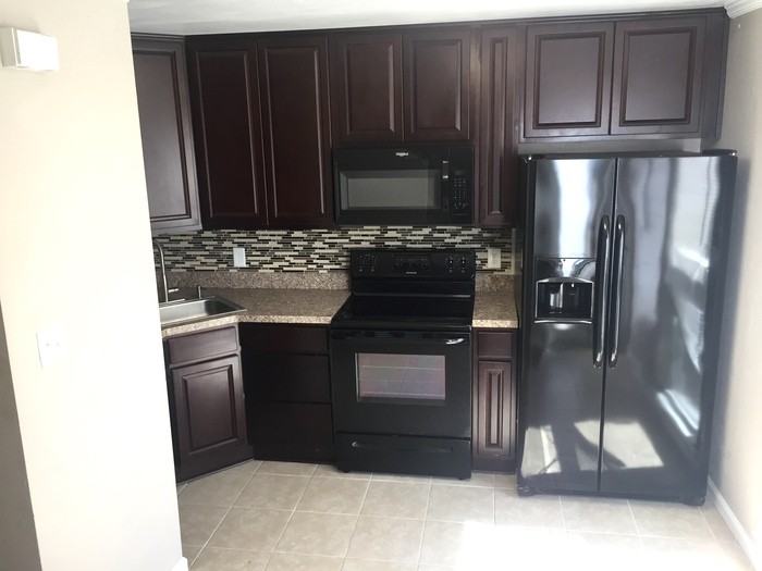 915 Green St #915 - Photo 5 of 11