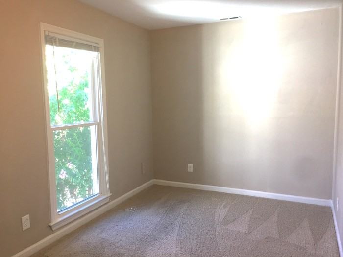 915 Green St #915 - Photo 7 of 11