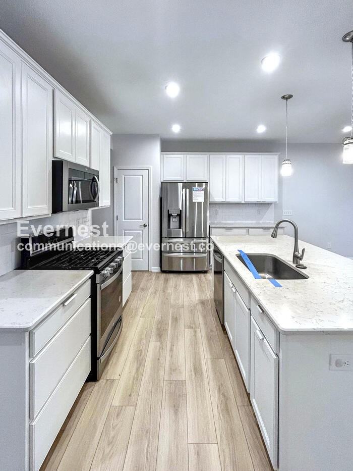 830 S Greenway Dr - Photo 2 of 25