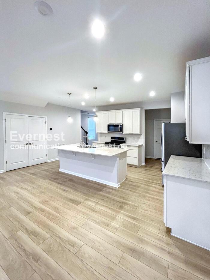 830 S Greenway Dr - Photo 3 of 25