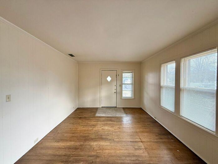 809 Jefferson St - Photo 3 of 19