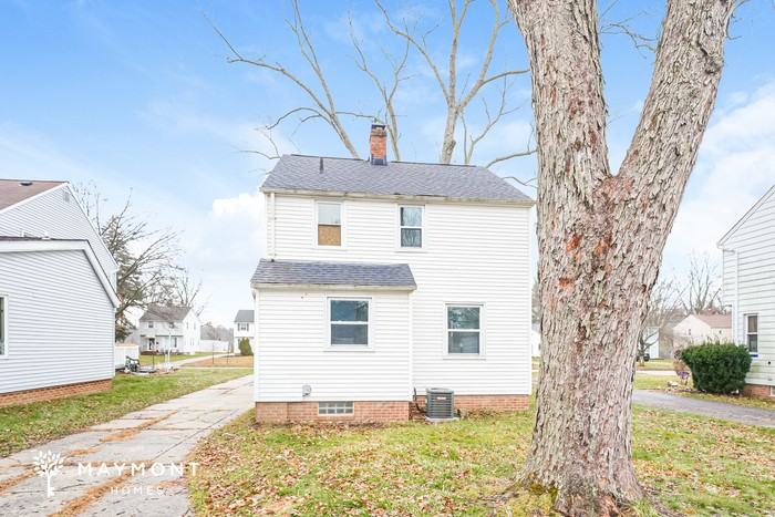 7092 Parma Park Blvd - Photo 3 of 3