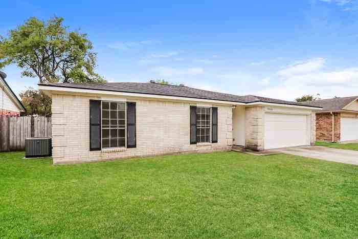 13515 Greywood Dr - Photo 2 of 14