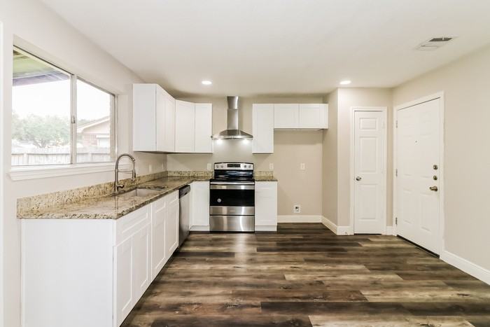 13515 Greywood Dr - Photo 4 of 14