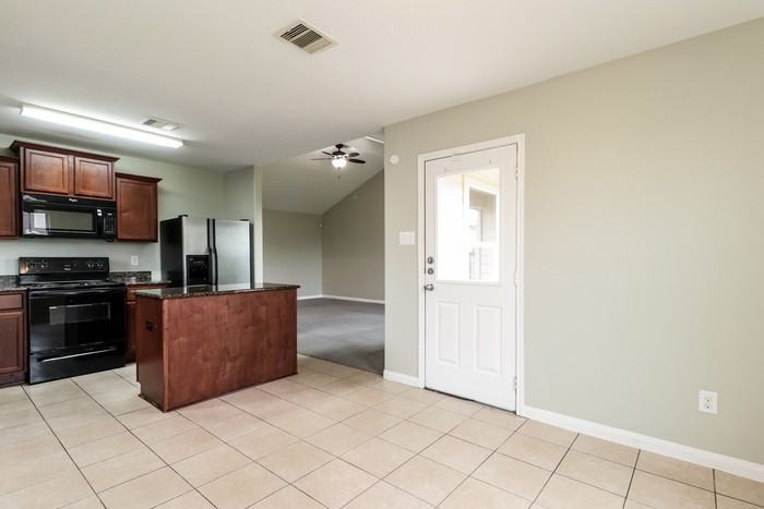 4810 Tulip Trail Ln - Photo 5 of 15