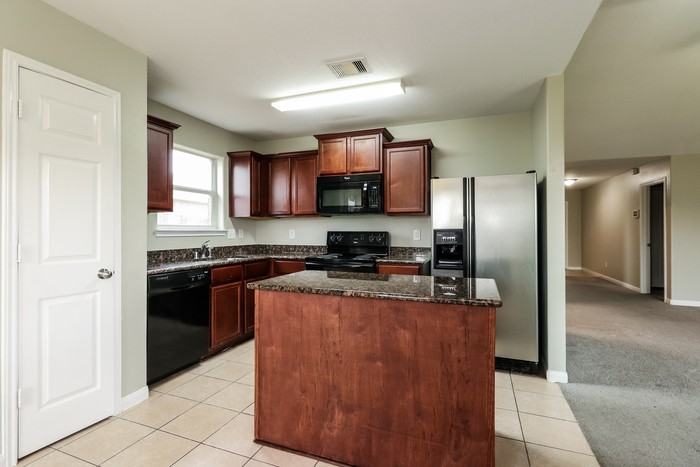 4810 Tulip Trail Ln - Photo 6 of 15