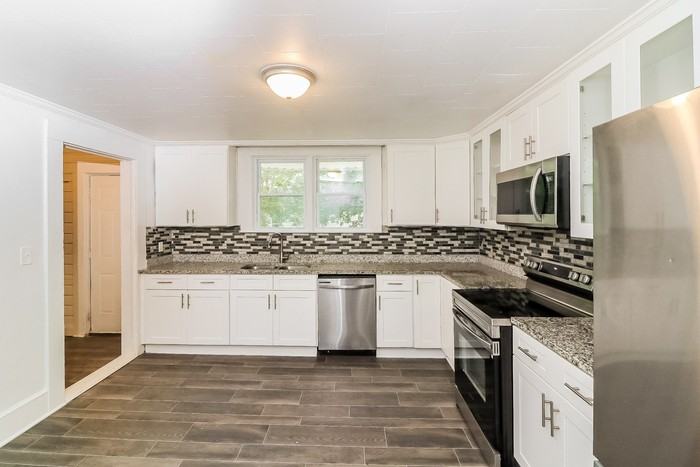 360 5th St - Photo 3 of 8