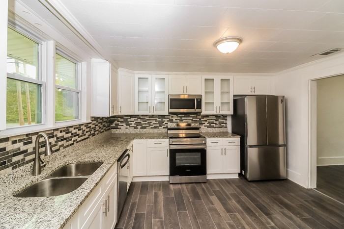 360 5th St - Photo 5 of 8