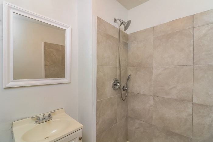 360 5th St - Photo 6 of 8