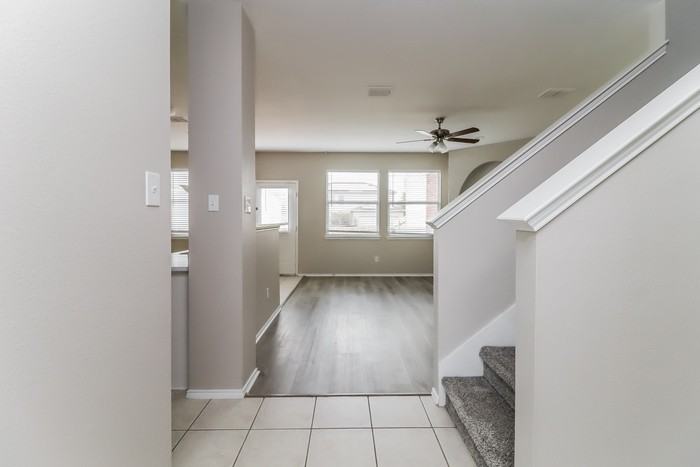 716 Twin Creek Dr - Photo 4 of 17