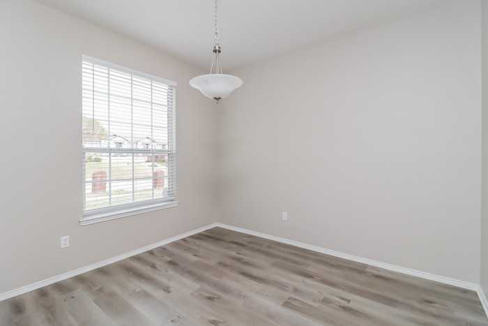 716 Twin Creek Dr - Photo 7 of 17