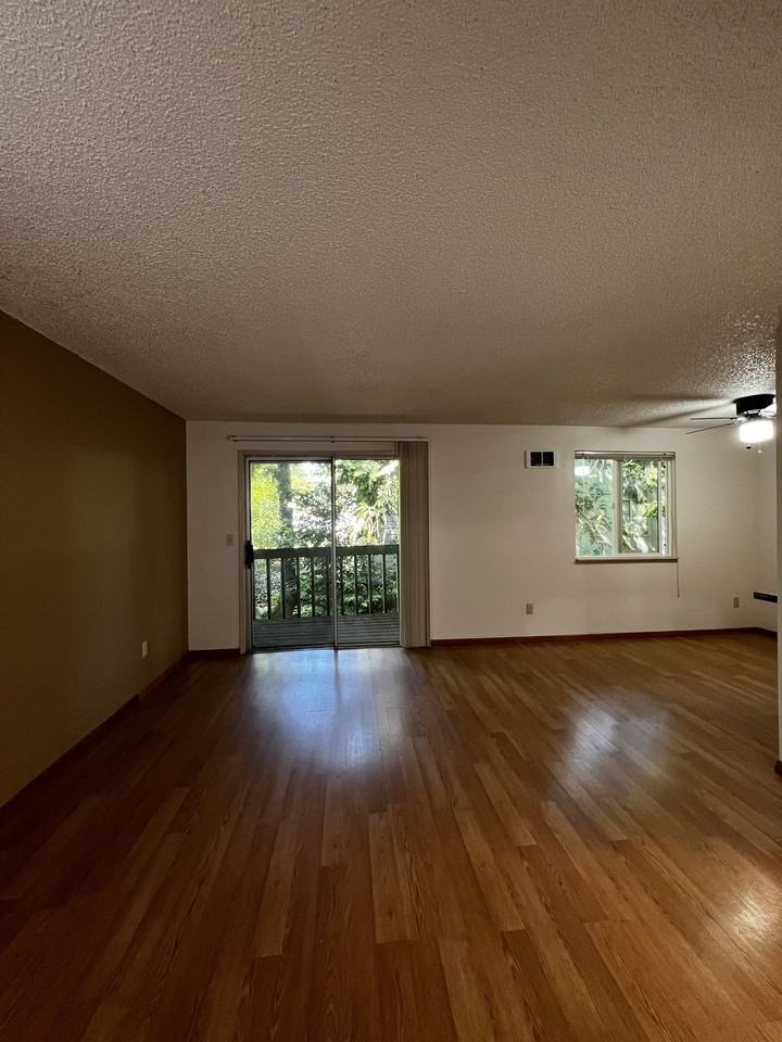 3379 Ratcliff Ln Se #3379 - Photo 5 of 12