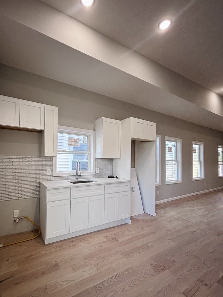 788 E 18th St #3 - Photo 3 of 7