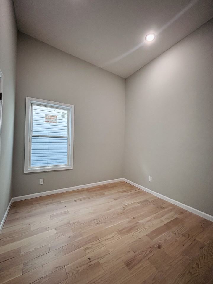 788 E 18th St #3 - Photo 4 of 7