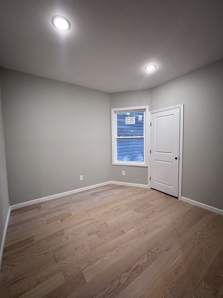 788 E 18th St #1 - Photo 3 of 9