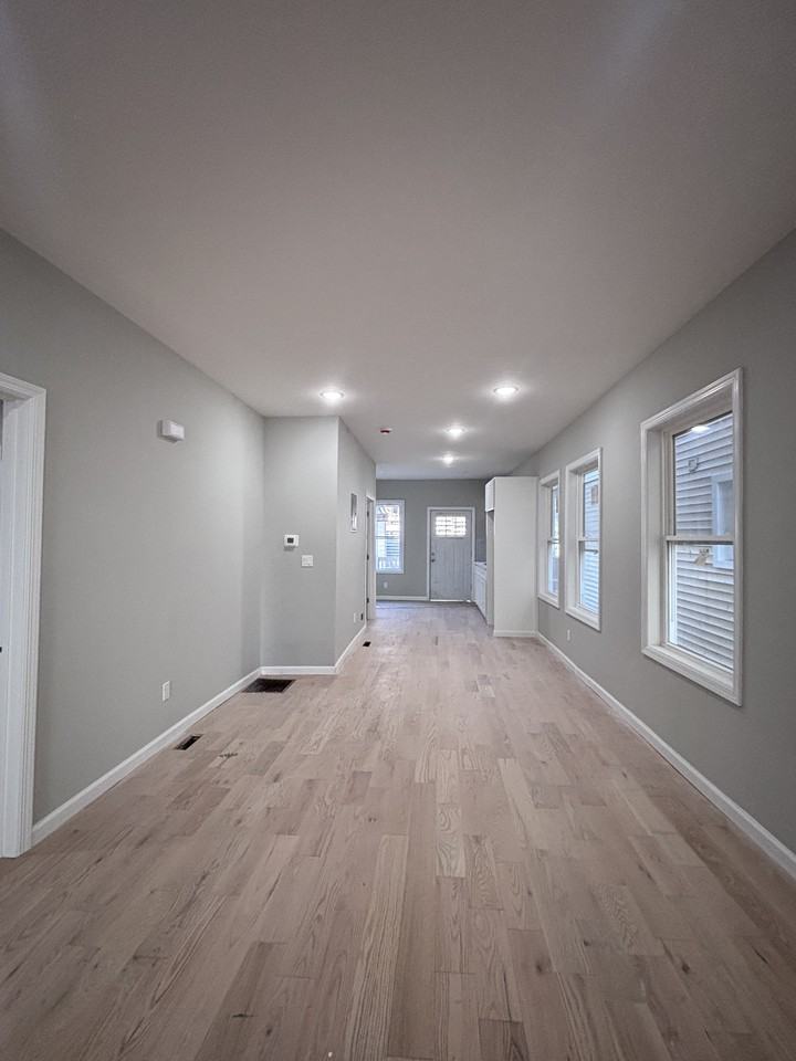 788 E 18th St #1 - Photo 5 of 9