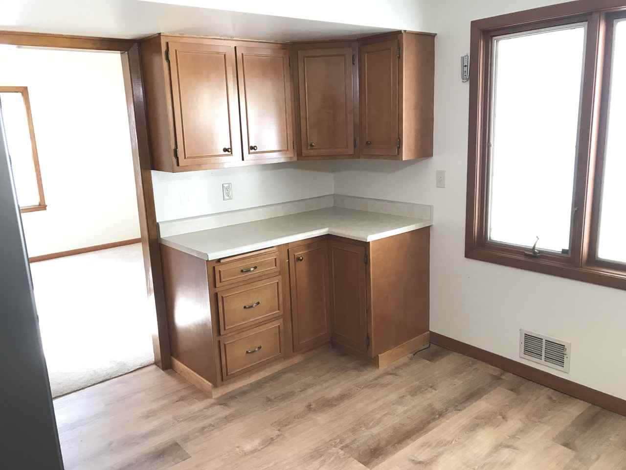 2915 S Summit Ave #2 - Photo 5 of 17