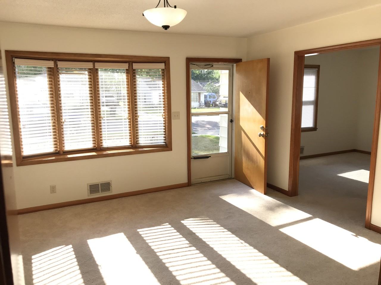 2915 S Summit Ave #2 - Photo 6 of 17