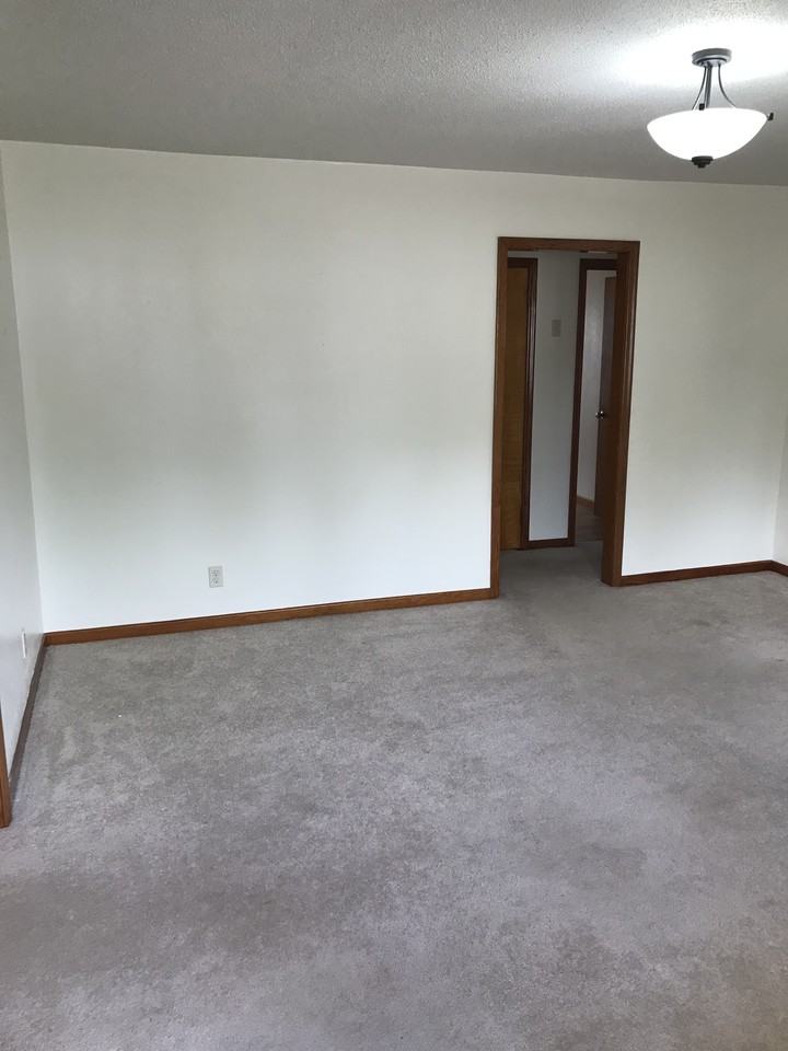 2915 S Summit Ave #2 - Photo 7 of 17