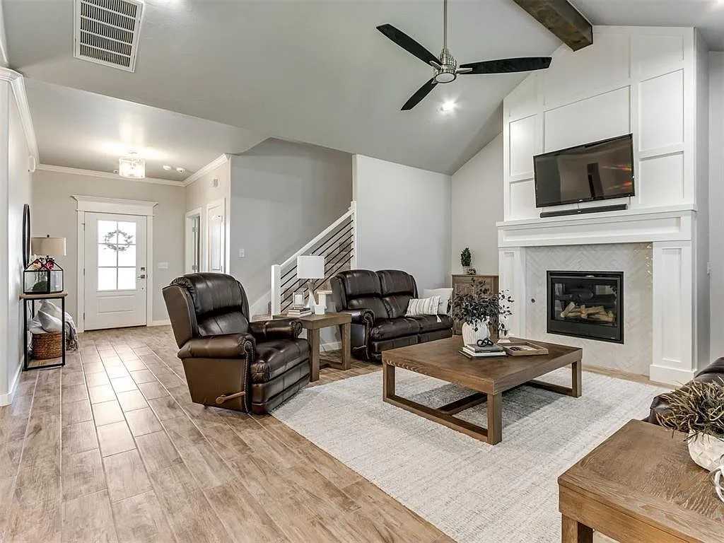 1391 Hickory Trl #NA - Photo 5 of 37