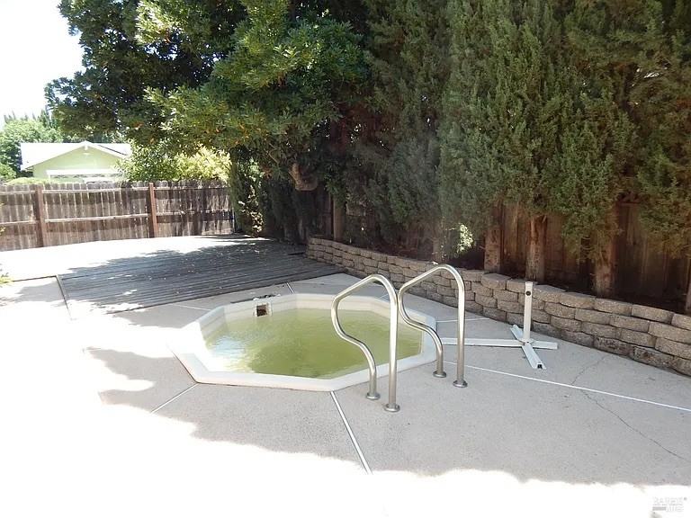 400 Seville Pl #NA - Photo 3 of 16