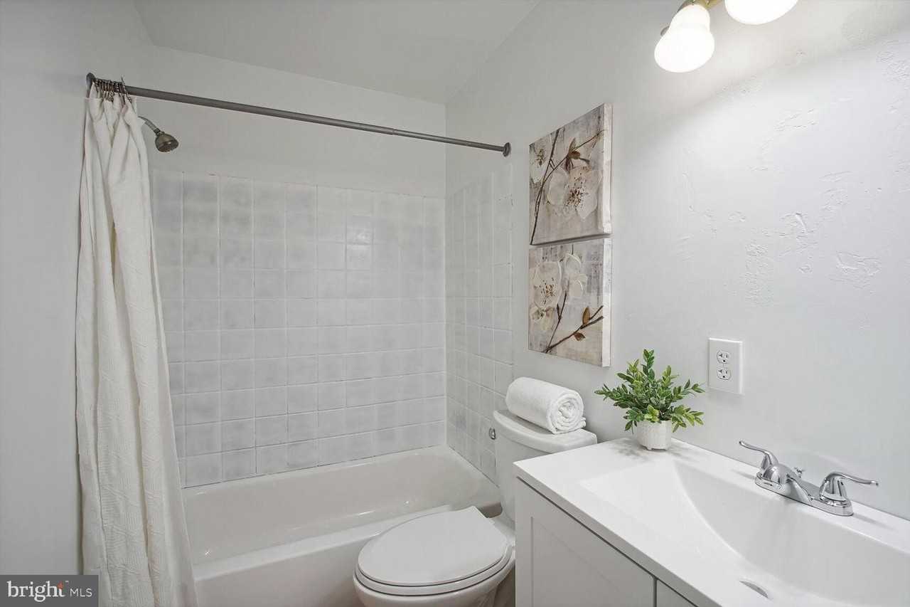 9030 Continental Pl - Photo 2 of 9