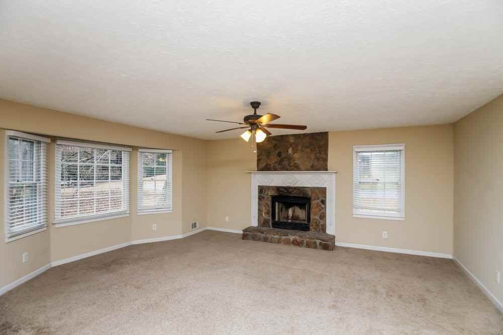 2739 Old Mill Pl - Photo 4 of 17