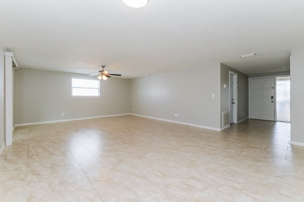 516 Firefly Ln - Photo 3 of 15