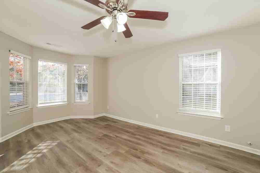 1052 Winterglen Way - Photo 4 of 17