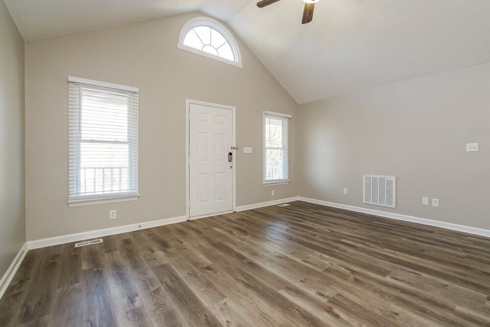 3007 Brittany Dr - Photo 3 of 16