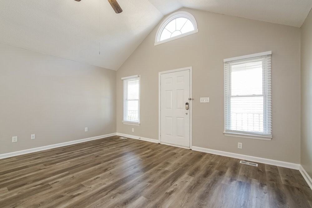 3007 Brittany Dr - Photo 4 of 16