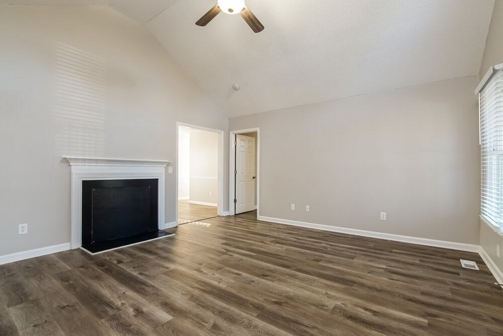 3007 Brittany Dr - Photo 5 of 16