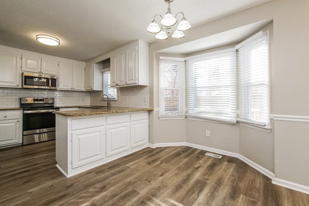 3007 Brittany Dr - Photo 6 of 16