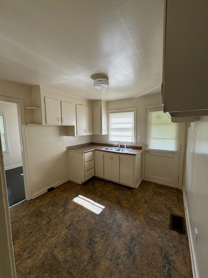 3927 37th Ave N #1 - Photo 5 of 16