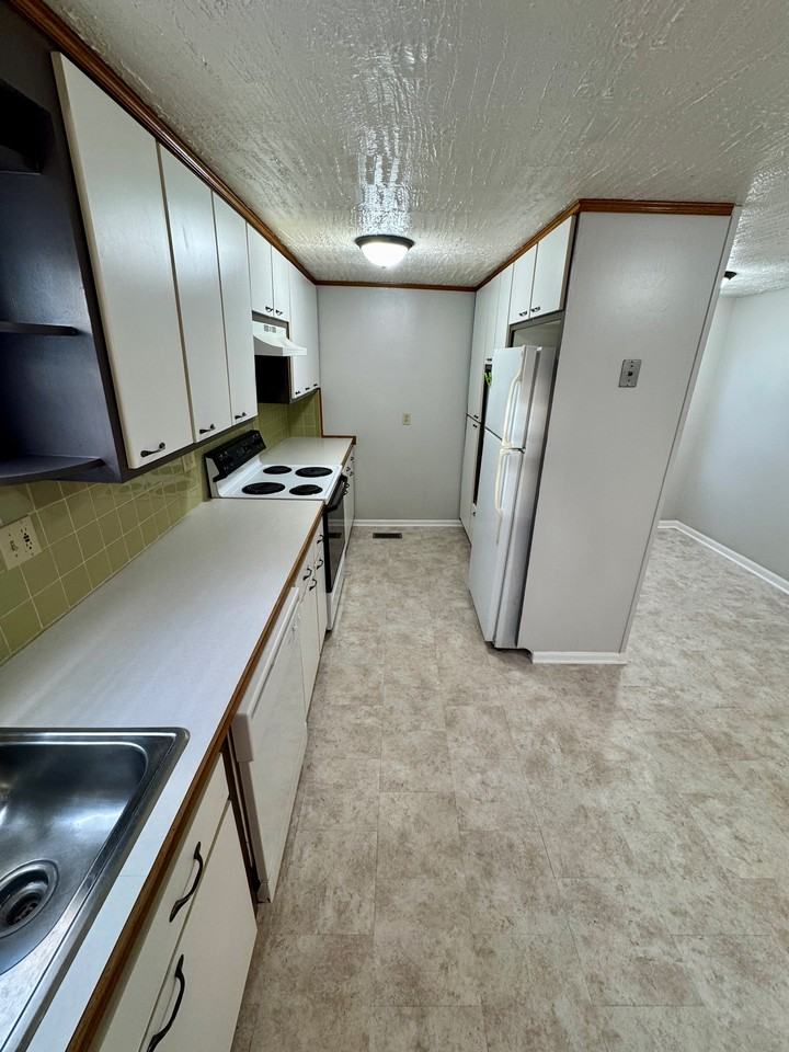 1307 Elm St #1 - Photo 4 of 11