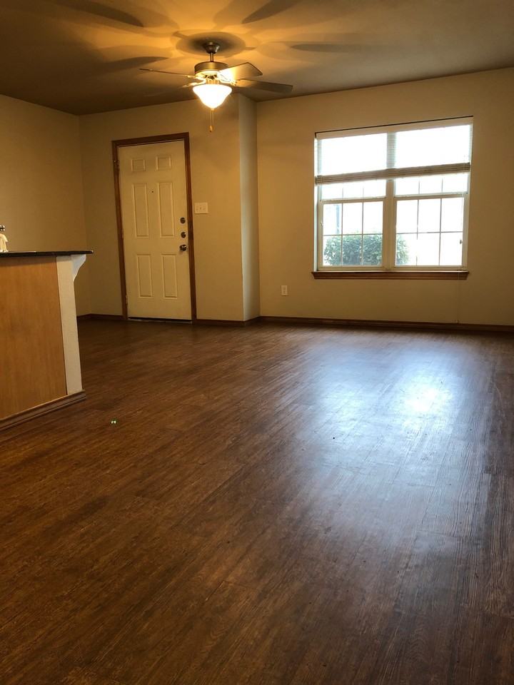 102 S East St #102SEAST - Photo 3 of 19