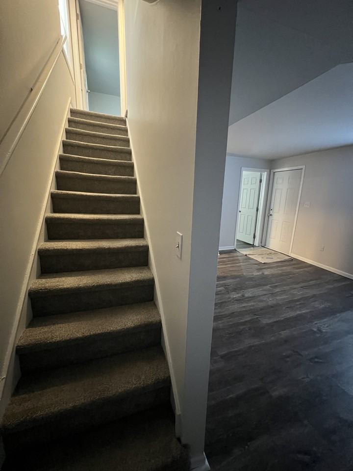 22 W Lockwood St #24 - Photo 6 of 9