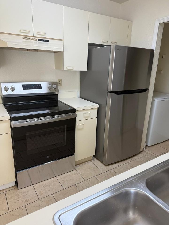 2550 2550 N. Alafaya TrailUnit 5204 #5204 - Photo 2 of 16