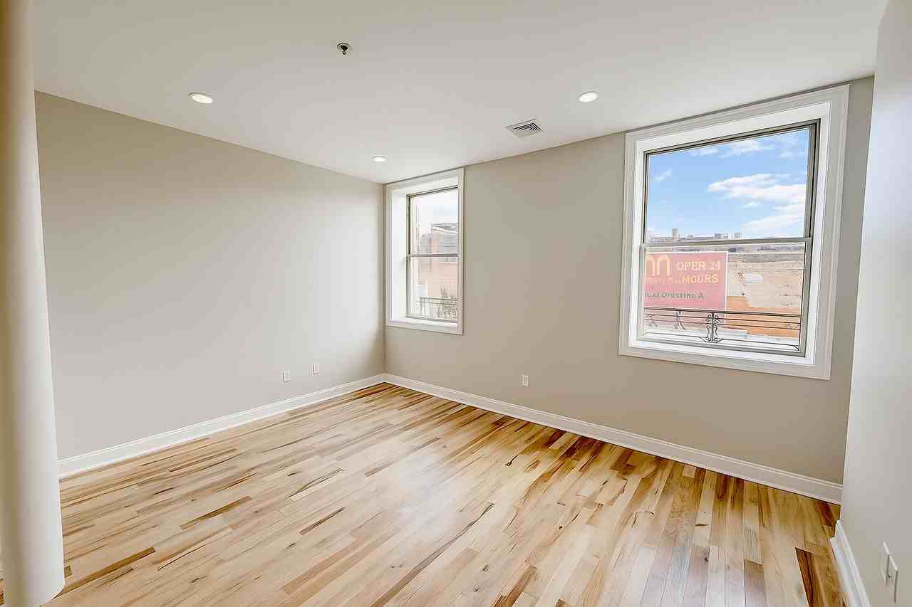 432 Lackawanna Ave #203 - Photo 4 of 7