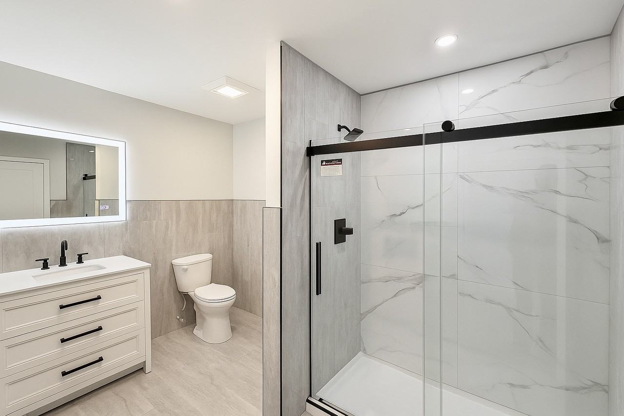 432 Lackawanna Ave #203 - Photo 5 of 7