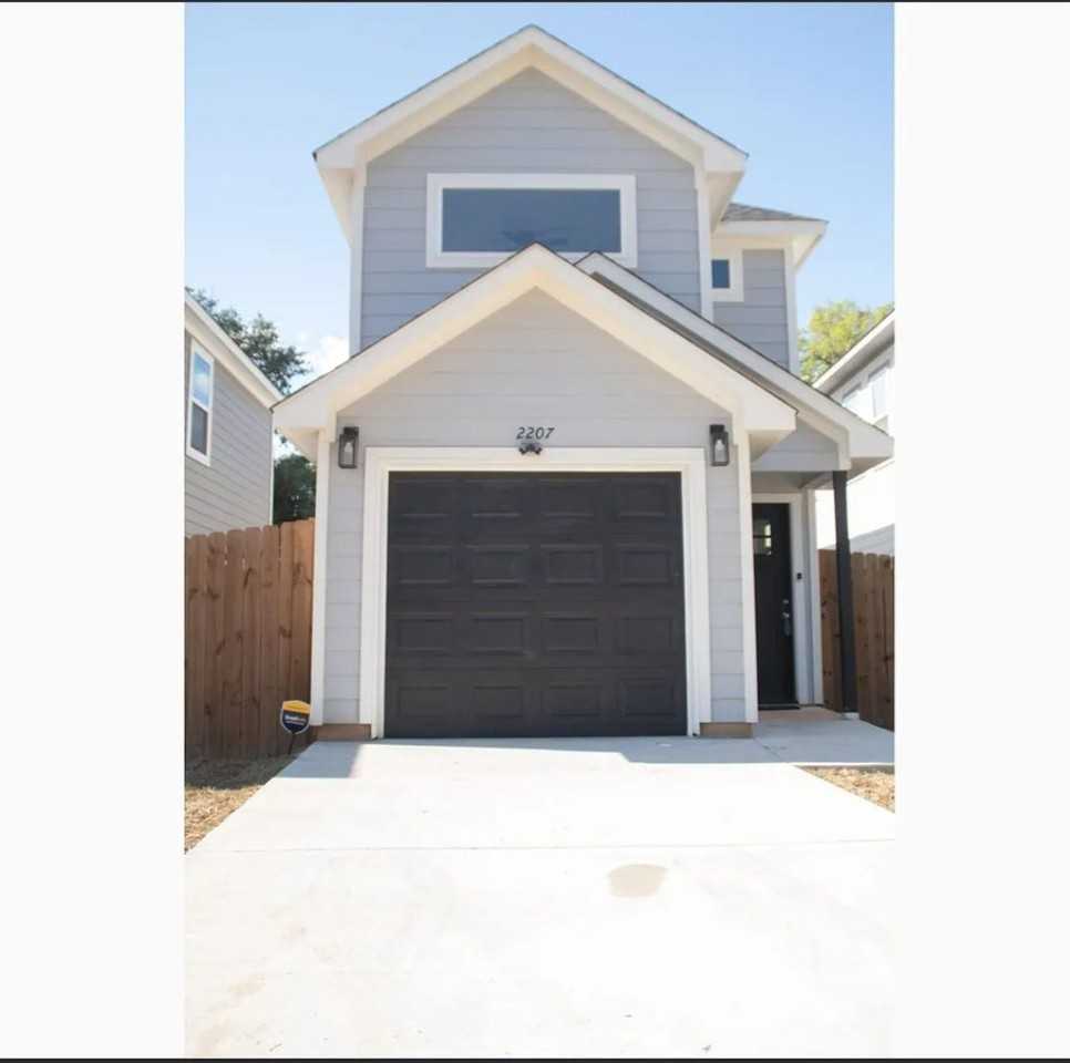 2207 Anderson St - Photo 2 of 9