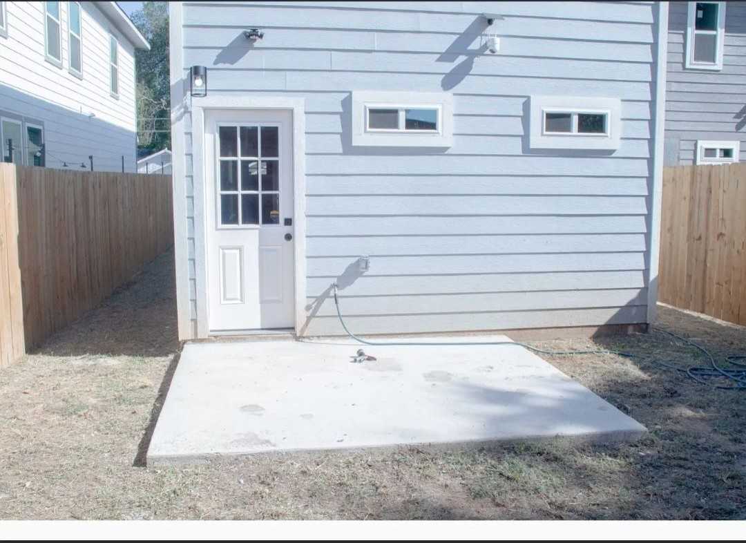 2207 Anderson St - Photo 4 of 9