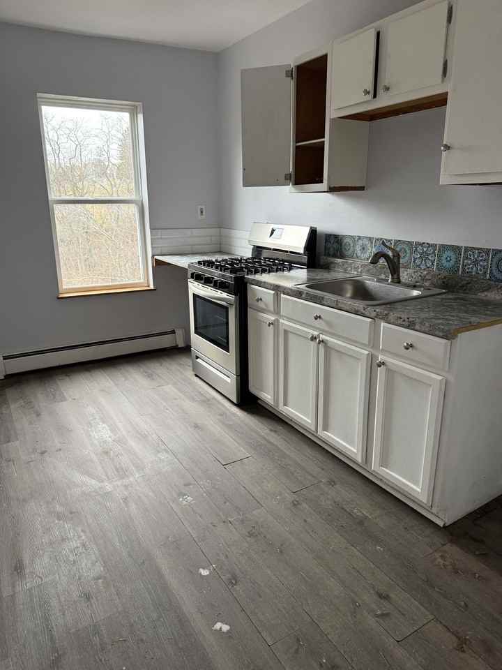 204 Minooka Street - 2nd and 3rd Floor - Photo 2 of 14